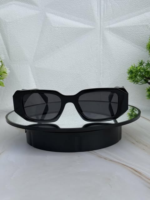 🕶️ Lentes Prada Bold Geométricos – Fuerza y Estilo en un Solo Accesorio