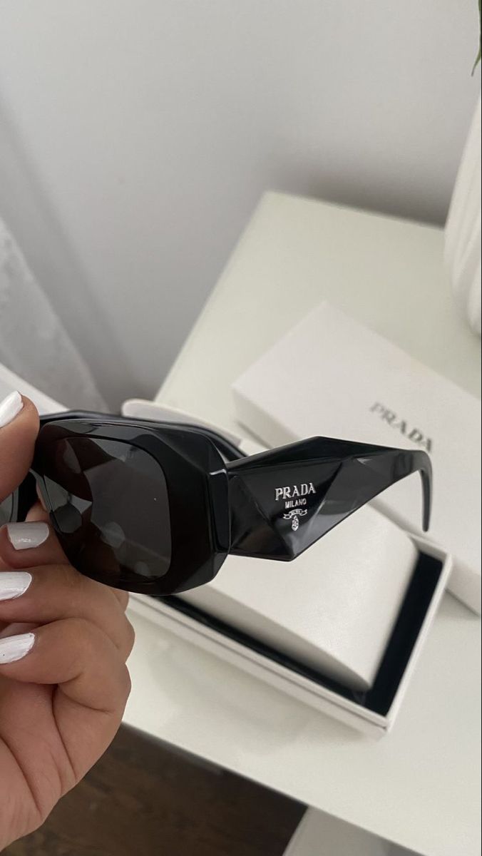 🕶️ Lentes Prada Bold Geométricos – Fuerza y Estilo en un Solo Accesorio